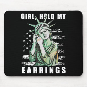 Retro Girl Hold My Ohrringe Anti-Trump Polic Mousepad