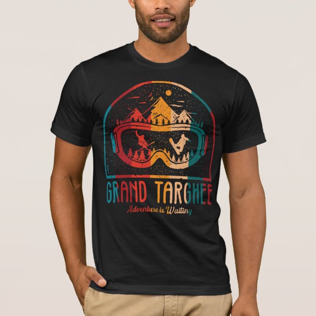 Retro Grand Targhee Ski Adventure Gewartet T-Shirt (Vorderseite)