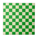 Retro Green Off White Karos Karton-Muster Fliese<br><div class="desc">Cooles,  frisch kariertes Muster,  moderne Innendekoration für Zuhause,  Wohnzimmer,  Kinderzimmer,  Kinderzimmer. Schachte bunte Vorhänge,  Teppich,  Telefonzelle. Gestaltungskonzept für 70er und 60er Trend geprüft. Grüne und gedämpfte weiße Schachbretter</div>