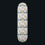 Retro Groovy 60er 70er Floral Skateboard<br><div class="desc">Nehmen Sie es mit diesem inspirierten, blumengeschmückten Skateboarddesign zurück in die alte Schule.</div>