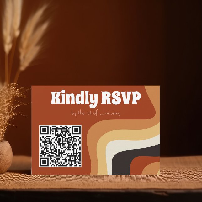 Retro Groovy 70er Burnt Orange Boho Wedding QR Cod RSVP Karte (Von Creator hochgeladen)