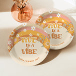 Retro Groovy Five ist eine lebendige Geburtstagspa Pappteller<br><div class="desc">Retro Groovy Five ist ein lebhaftes Geburtstagspapier Teller Matching Artikel sind verfügbar.</div>