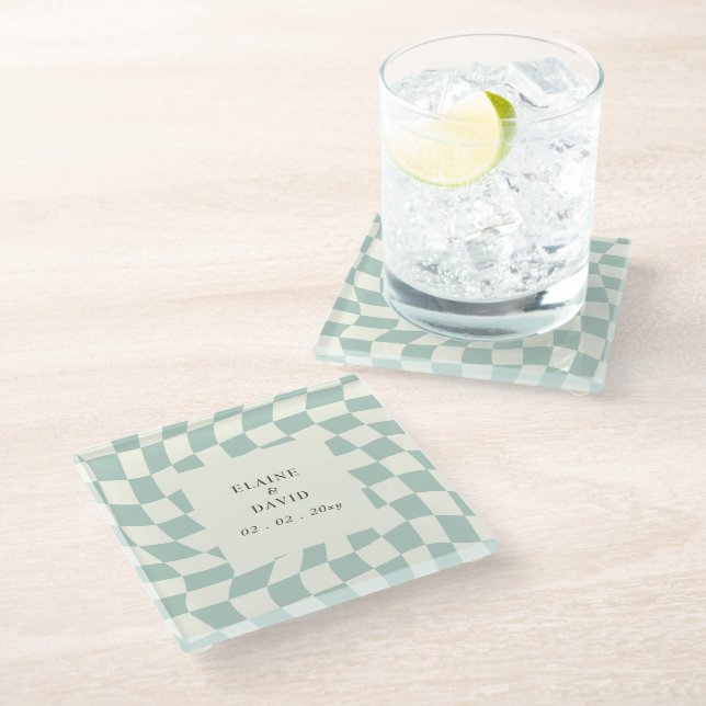 Retro Groovy Green Checkerboard Hochzeit Glasuntersetzer (Schrägansicht)