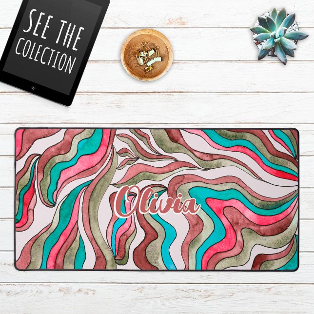 Retro Groovy Hot Pink Burgundy Wavy Script Name Schreibtischunterlage (Von Creator hochgeladen)