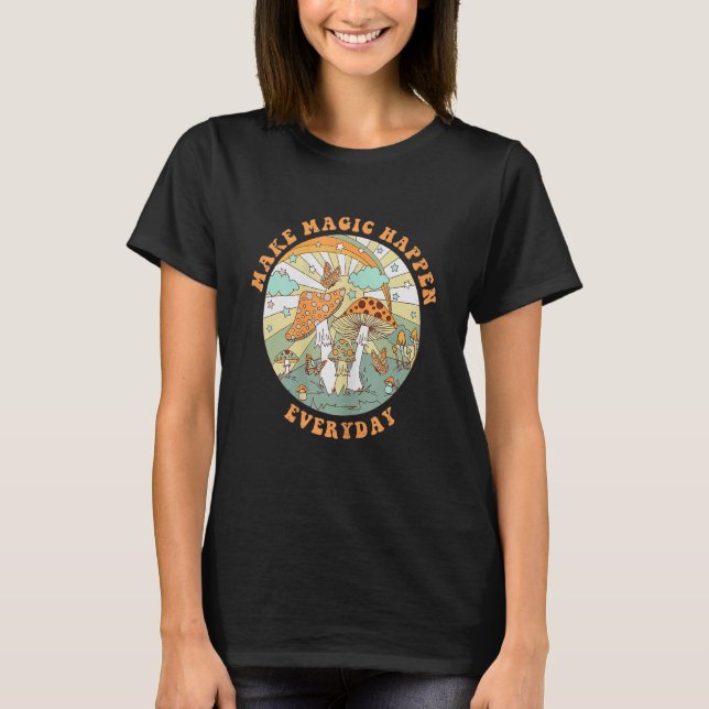 Retro Groovy Make Magic Happen Mushroom Hippie Bot T-Shirt (Vorderseite)