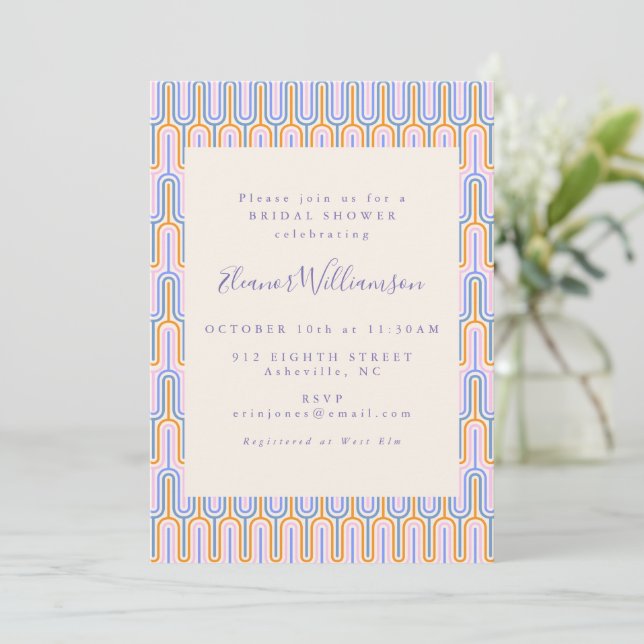 Retro Groovy Pastel Lines Periwinkle Brautparty Einladung (Stehend Vorderseite)