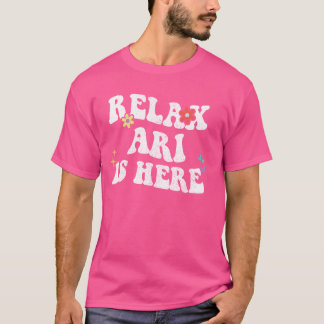 Retro Groovy Relax Ari ist hier der lustige Mutter T-Shirt