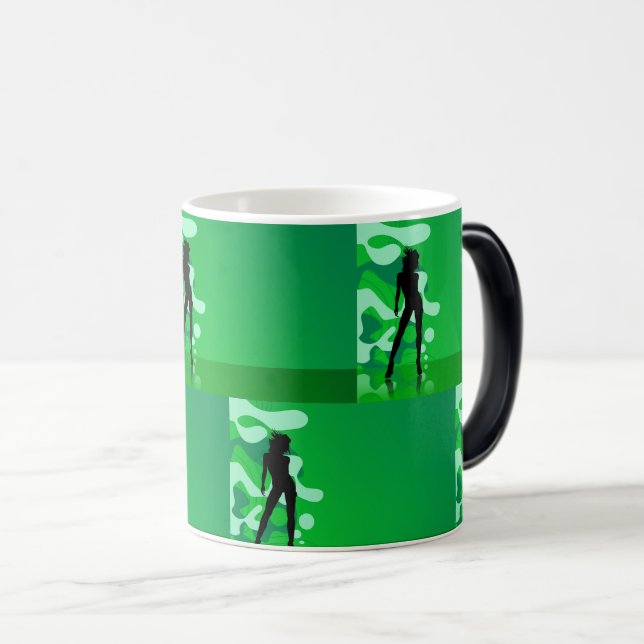 Retro Grüne Silhouette eines Frauentanzes Verwandlungstasse (VorderseiteRechts)