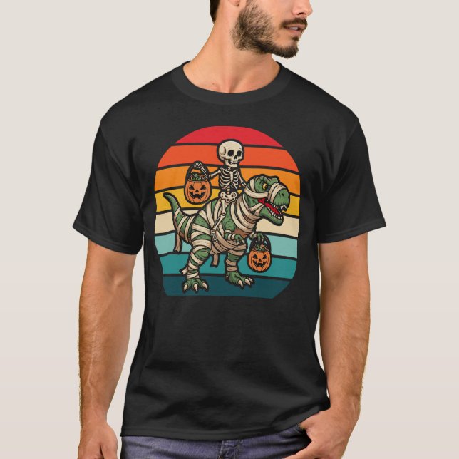 Retro Halloween Skeleton Riding Mummy T-Rex T-Shirt (Vorderseite)