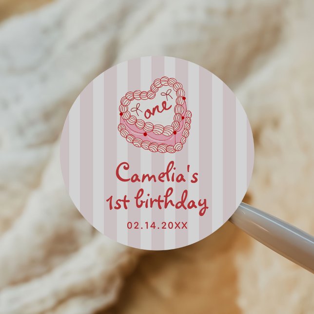 Retro Hand Drawn Valentine Girl First Birthday Runder Aufkleber (Von Creator hochgeladen)