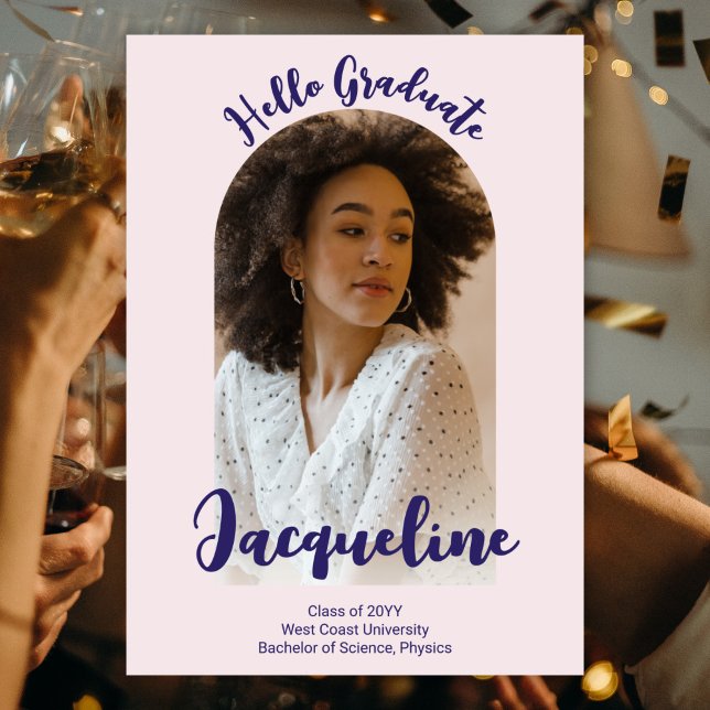 Retro Hello Graduate 2025 Lila Script Arch Foto Einladung (Von Creator hochgeladen)