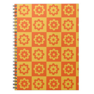 Retro-Hippie-Blume auf der Checkerboard Gelbes Ora Notizblock