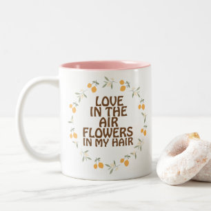 Retro-Hippie-Positiv-Zitat Zweifarbige Tasse