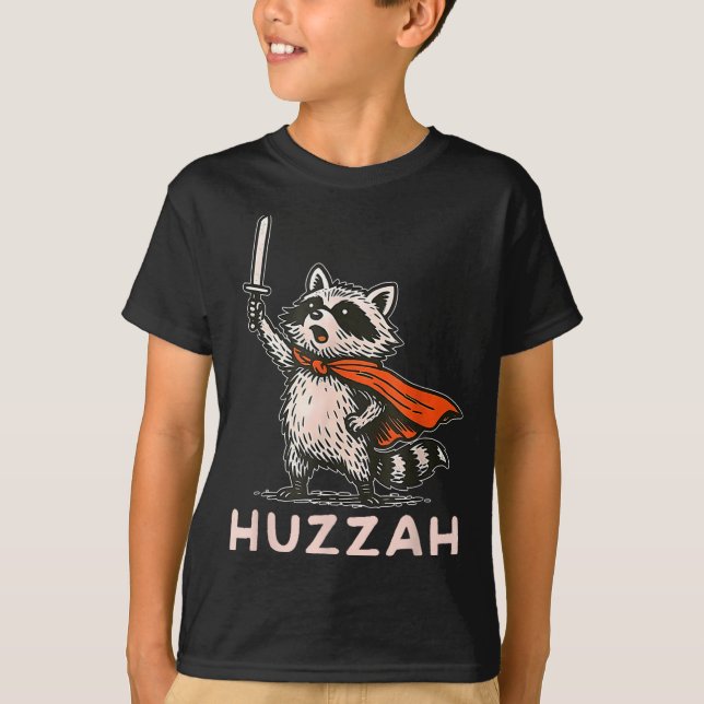 Retro Huzzah Raccoon Knight Funny Sword Meme Quote T-Shirt (Vorderseite)