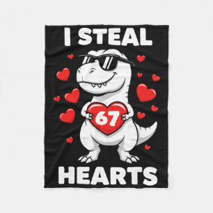 Retro Ich stehle 67 Herzen 67 Valentinstag Dinosau Fleecedecke