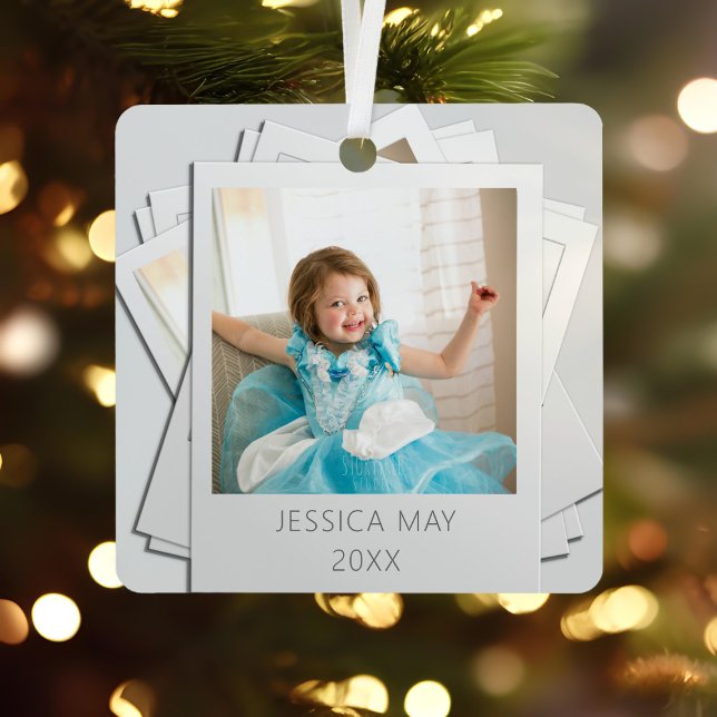 Retro Instant Photo Frame Nom Année Ornement (Upload your photo to this retro metal ornament )