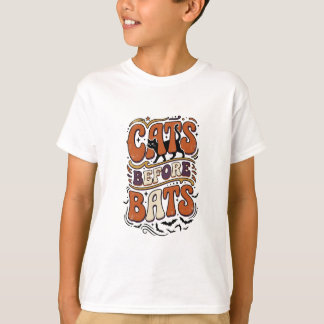 Retro-Katzen vor Fledermäusen Typografie Schwarz H T-Shirt