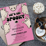 Retro Kids Girl Halloween-Party Einladung<br><div class="desc">Niedliche Kinder zwischen den Geburtstagsfeierlichkeiten mit einem grobrosa Hintergrund,  einer Gruppe Retro-Gespenster,  dem lustigen Sprichwort "Lasst uns spukhaft werden" und einer modernen Textvorlage,  die leicht zu personalisieren ist,  werden Ihre Gäste sterben,  um diese Einladungen zu erhalten!</div>