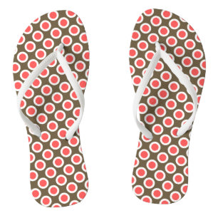 Retro-Kreise mit Punkten, Taupe und Korallenrosa Flip Flops