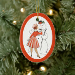 Retro Lady and Snowman Keramik Ornament<br><div class="desc">Beide Seiten dieses Holiday-Ornaments haben ein wunderbares Retro-Bild einer Frau aus der 50er Jahre, die in einem roten Pullover, gestreiften Rock und rosa Hut gekleidet ist. Sie hat angehalten, um die Krawatte eines schwarzen Bogens auf einem lächelnden Schneemann zu korrigieren. Der Schneemann trägt einen schwarzen und roten Top-Hut. Das Bild...</div>