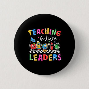 Retro-Lehrer bilden zukünftige Führer Groovy-Lehre Button