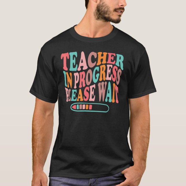 Retro-Lehrer im Gange Bitte warten Sie auf den näc T-Shirt (Vorderseite)