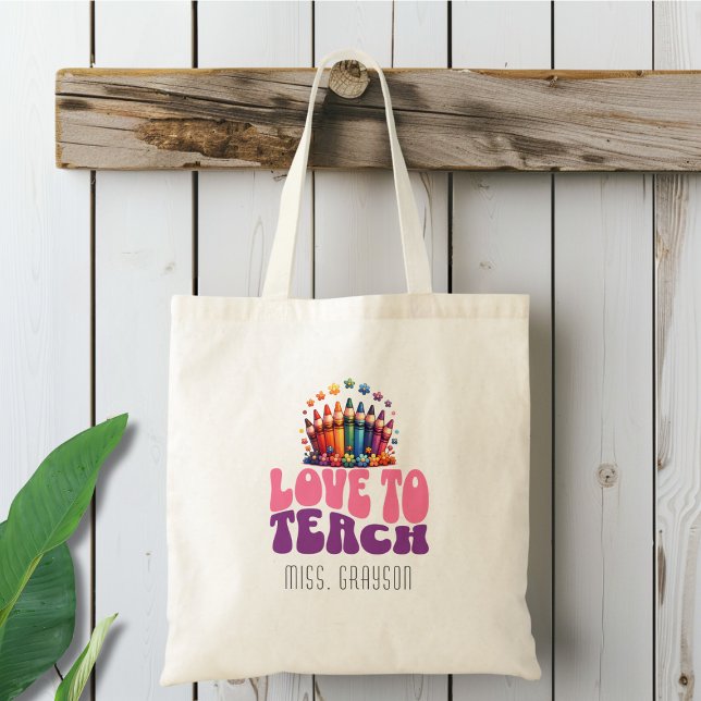 Retro "Liebe to Teach" Crayon Design Teachname Tragetasche (Von Creator hochgeladen)