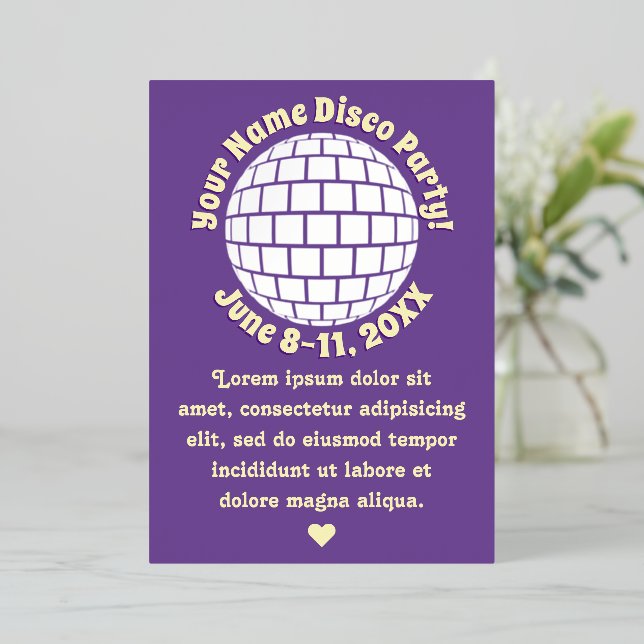 Retro Lila Disco Ball PERSONALISIERT Silber Folieneinladung (Stehend vorne)