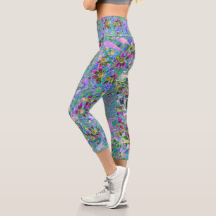 Retro-Lila, Grüne und Blaue Wildblumen auf Rosa Capri Leggings