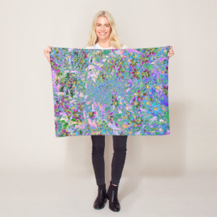 Retro-Lila, grüne und blaue Wildblumen auf Rosa Fleecedecke