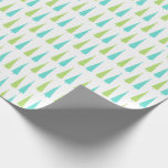 Retro Lime Green und Aquamarin Blue Christmas Tree Geschenkpapier<br><div class="desc">Diese lustige Geschenkpackung mit Retro-inspirierten Weihnachtsbäumen in leuchtenden Kalkgrün und aquamarin blau auf einem soliden weißen Hintergrund.</div>