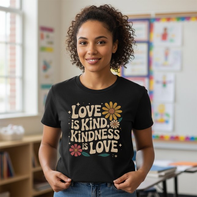 Retro Love Is Kind Kindness Is Love Boho Floral T-Shirt (Von Creator hochgeladen)