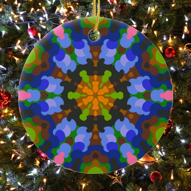 Retro Mandala Green Blue und Pink Keramik Ornament (Green Blue and Pink Retro Mandala Ornament by Wormhole Orbital)