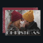 Retro Merry Christmas Typografie Feiertagskarte<br><div class="desc">Frohe Weihnachtstypografie und Ihr Lieblings-Foto auf der Vorderseite und Ihre Namen in schicken Schriften. *ÄNDERN SIE DIE FARBE auf der Kartenrückseite, um sie an Ihr Foto anzupassen. Wählen Sie Matte für schwerstes Papier und High Definition für beste Foto-Qualität. Der Live Design Service hilft Ihnen bei der Gestaltung und den Farben...</div>