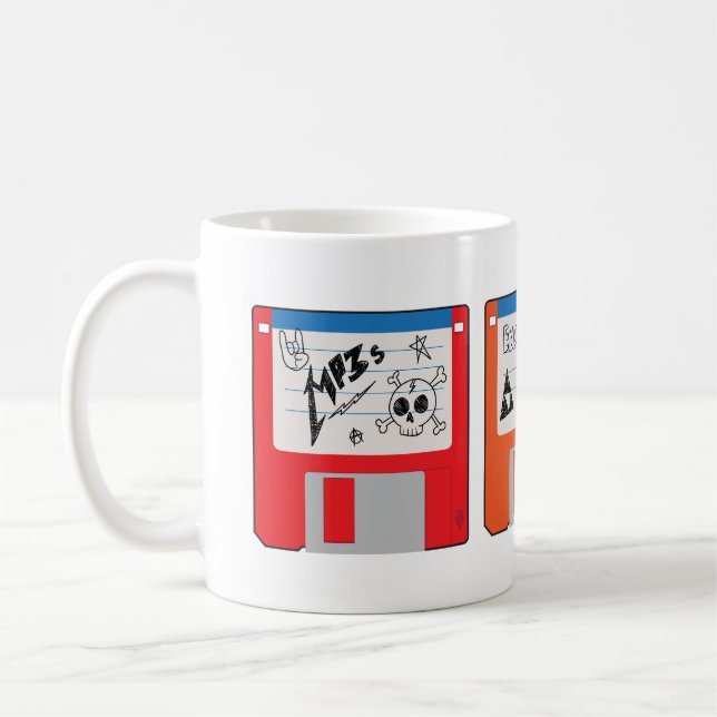 Retro-Millennial-Core-Disketten mit Labels Kaffeetasse (Links)