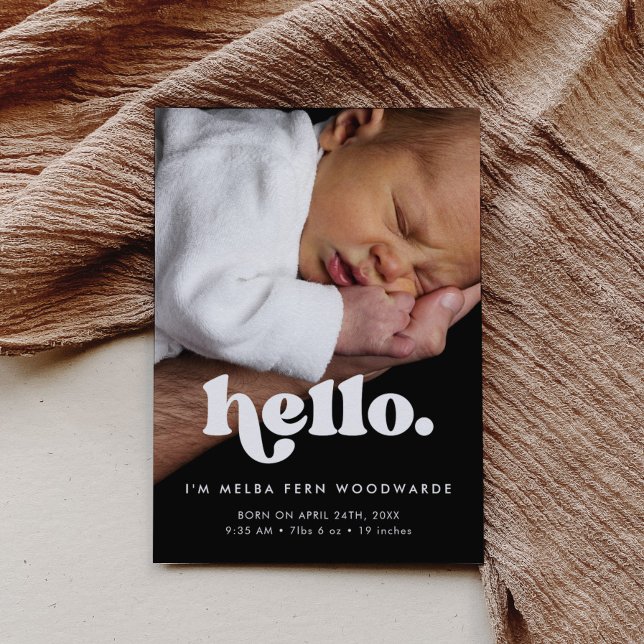 Retro Minimalist Hello Baby Foto Birth Ankündigung (Von Creator hochgeladen)