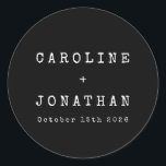 Retro Minimalistische Schwarze Schreibmaschine Cus Runder Aufkleber<br><div class="desc">Retro Minimalistische Schreibmaschine Schriftart Custom Wedding Classic Round Sticker in Black</div>