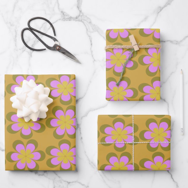 Retro Mod Blume Muster in Gelb und Violett Geschenkpapier Set (Vorderseite)