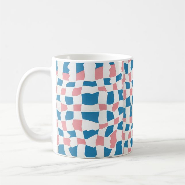 Retro Mod Pink Blue Checkerboard Abstrakt Kaffeetasse (Links)