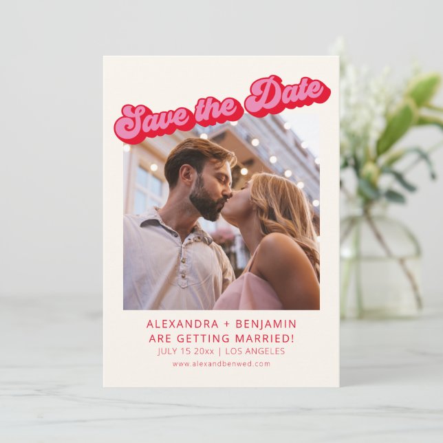 Retro Modern Groovy Bold Pink Red 2 Photo  Save The Date (Stehend Vorderseite)