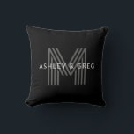 Retro Modern Name/s Editable Monogramm Schwarz & G Kissen<br><div class="desc">Stilvoll anpassbares Retro-modernes Monogramm,  bearbeiten,  wie Sie wollen!</div>
