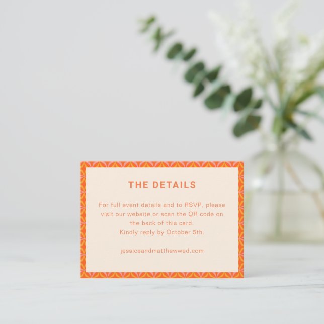 Retro Modern Orange Geometric Wedding RSVP QR Code Begleitkarte (Stehend Vorderseite)