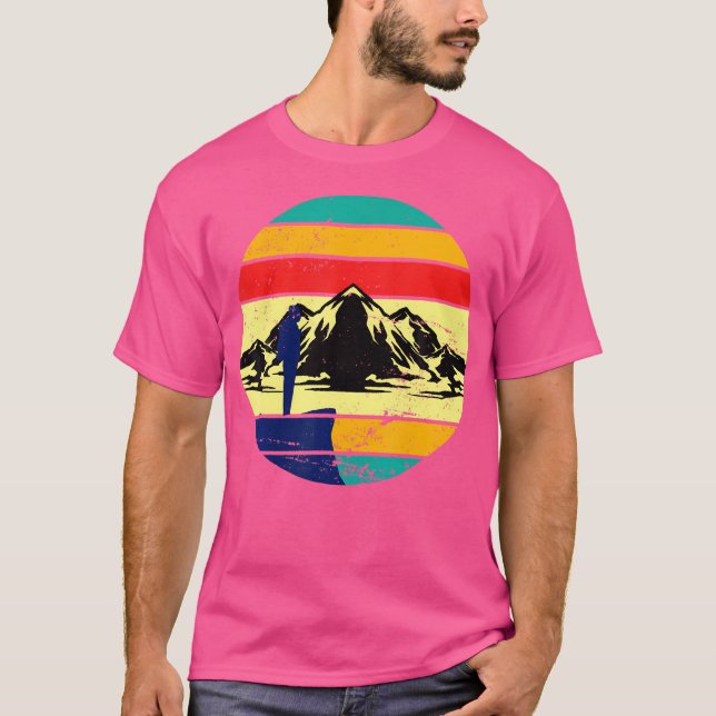 Retro Mountain Wandern Im Fünfspänner über den Got T-Shirt (Vorderseite)