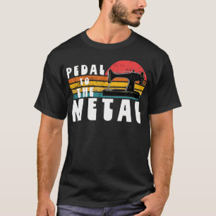 Retro-Nähmaschine-Nähen-Liebhaber-Pedal auf T T-Shirt