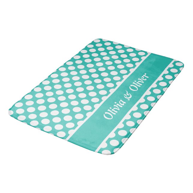 Retro Name Turquoise & White Polka Dot Muster Badematte (Schrägansicht)