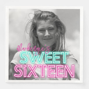 Retro Neon Sign mit Schwarz-Weiß Foto Sweet 16 Serviette
