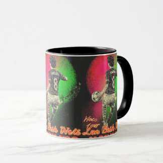 Retro Neon Striker – 80er Vaporwave Fußballbecher Tasse
