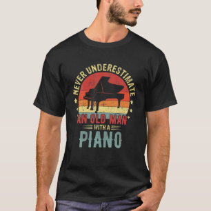 Retro nie unterschätzen alten Mann mit einem Pian T-Shirt
