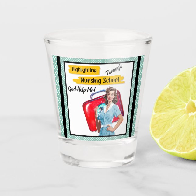 Retro Nurse Pinup_ Krankenpflege Schnapsglas (Vorderseite)