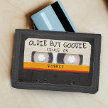 Retro Oldie Aber Goodie Cassette Tape Geburtstag Trifold Geldbörse<br><div class="desc">Cooles Retro-Kassettenband "oldie but goodie" Brieftasche mit Datum oder Geburtstag. Ideal für die Liebhaber klassischer und alter Schulmusik.</div>